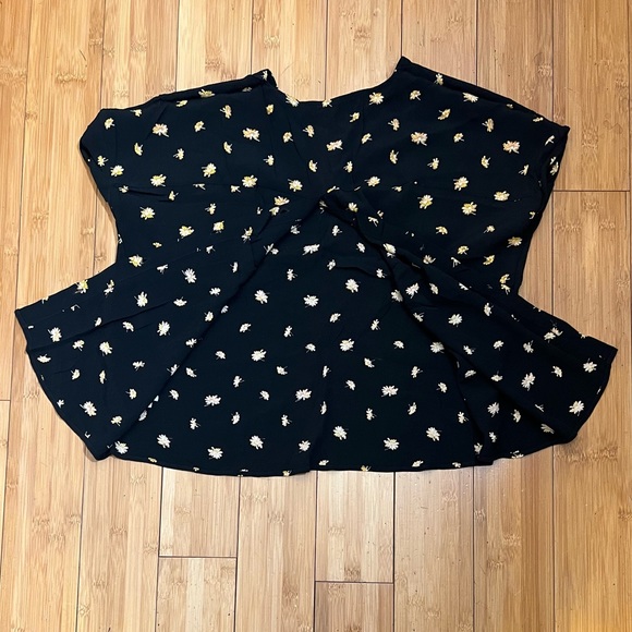 Madewell Drapey V-Neck Button Back Top Black French Daisies Size S - Picture 6 of 15